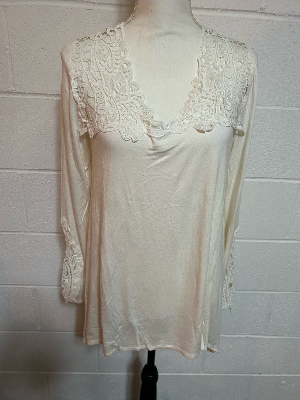 Kate & Mallory Hi-Lo Top Lg NWOT